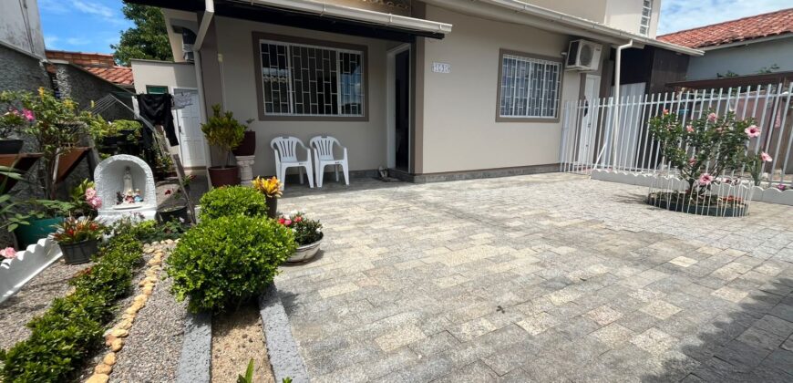 Casa à venda em Capivari de Baixo