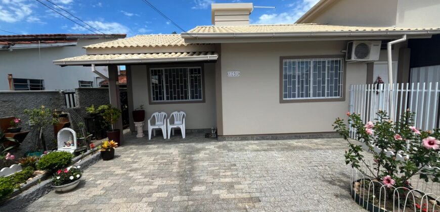 Casa à venda em Capivari de Baixo