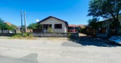 Casa  de madeira antiga a venda – Capivari de baixo