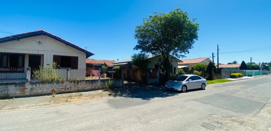 Casa  de madeira antiga a venda – Capivari de baixo