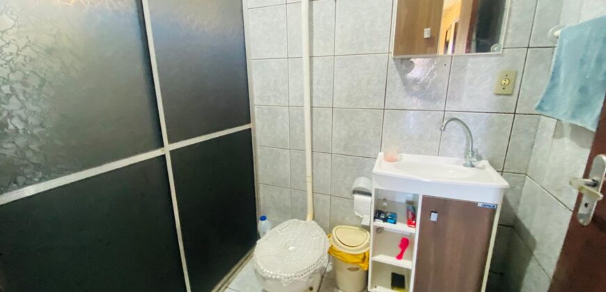 Casa  de madeira antiga a venda – Capivari de baixo