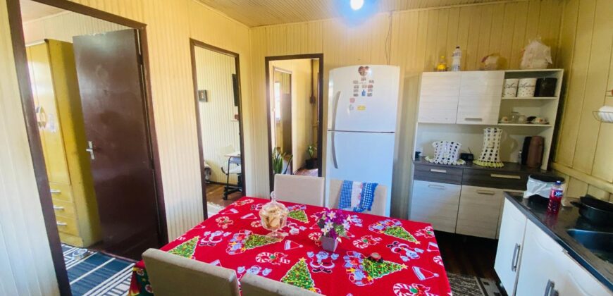 Casa  de madeira antiga a venda – Capivari de baixo