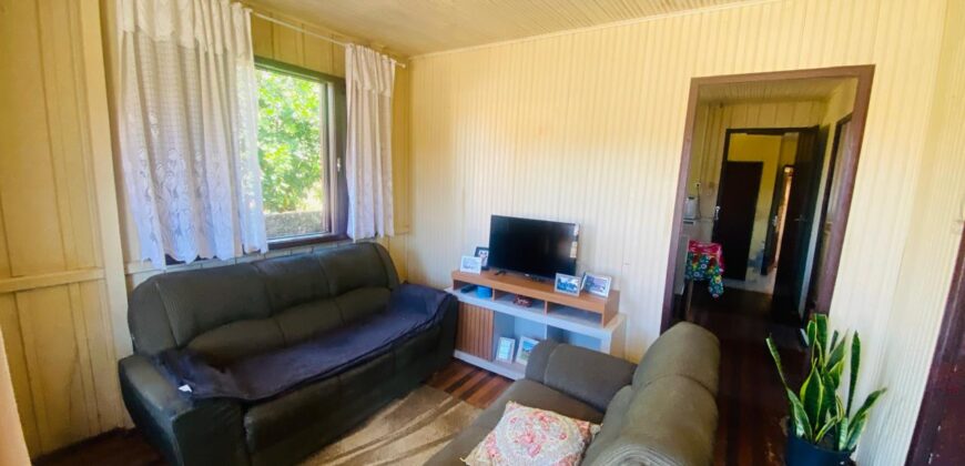 Casa  de madeira antiga a venda – Capivari de baixo