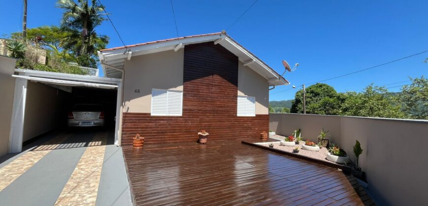 Casa à venda no Centro de Gravatal/SC