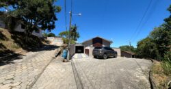 Casa à venda no Centro de Gravatal/SC