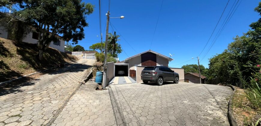 Casa à venda no Centro de Gravatal/SC