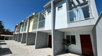 Sobrado Geminado à Venda em Pescaria Brava