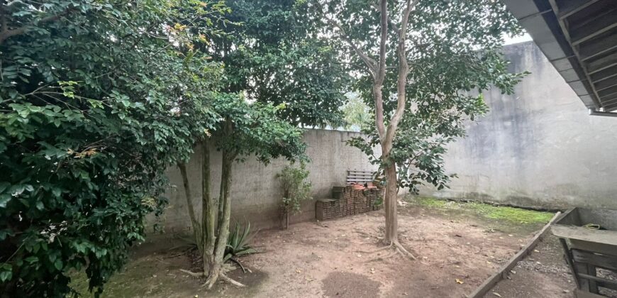 Casa de madeira à venda no bairro Praia Redonda, em Tubarão/SC