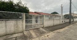 Casa de madeira à venda no bairro Praia Redonda, em Tubarão/SC