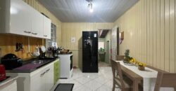 Casa de madeira à venda no bairro Praia Redonda, em Tubarão/SC