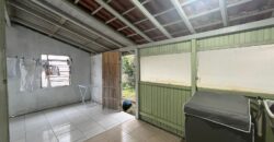 Casa de madeira à venda no bairro Praia Redonda, em Tubarão/SC