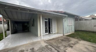 Casa de madeira à venda no bairro Praia Redonda, em Tubarão/SC