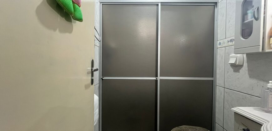 Casa de madeira à venda no bairro Praia Redonda, em Tubarão/SC